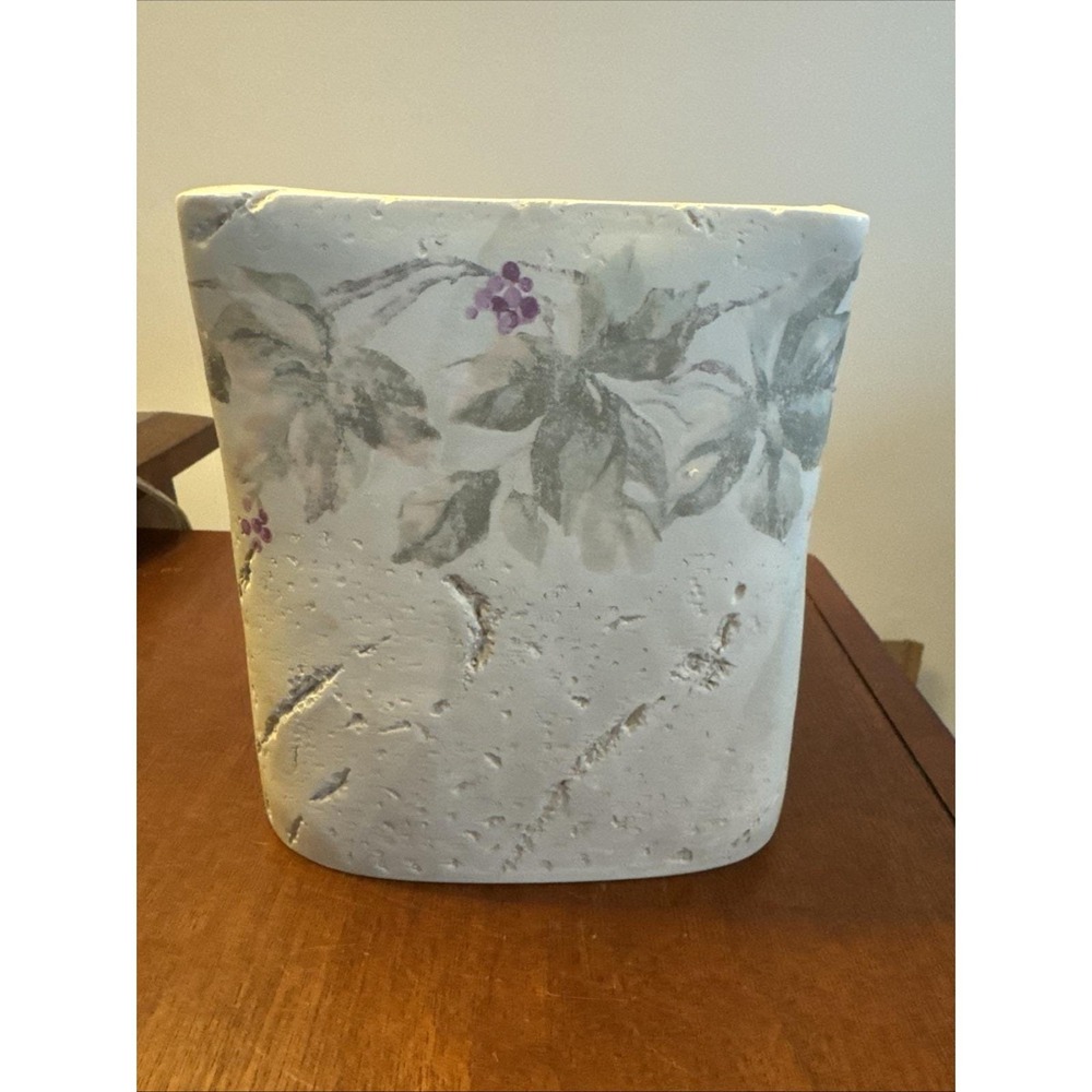 Croscill Ivy Cherry Blum Resin Tissue‎ Box Cover Hand painted Ivy & Berries
